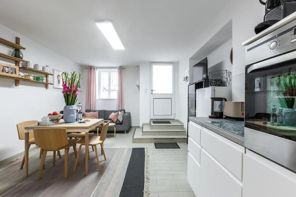 S31 - Room 22 Apartment Bergmannstrasse Front Berlin