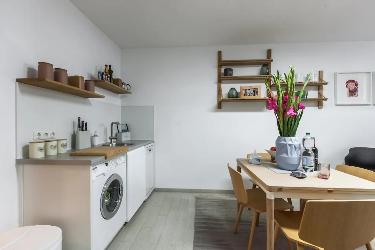 S31 - Room 22 Apartment Bergmannstrasse Front Berlin