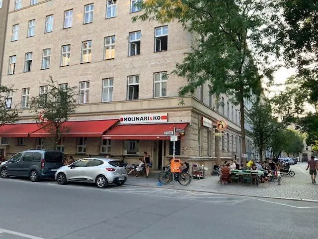 S31 - Room 22 Apartment Bergmannstrasse Front Berlin